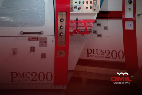 PMC-200 OU PLUS-200: qual plaina moldureira escolher para sua linha de produção?